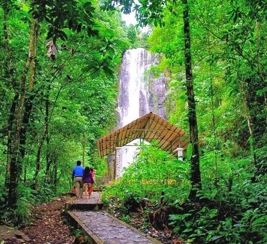 The path to Tunan Waterfall