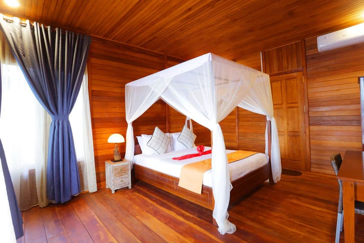 Bastianos Froggies Lembeh Dive Resort superior room